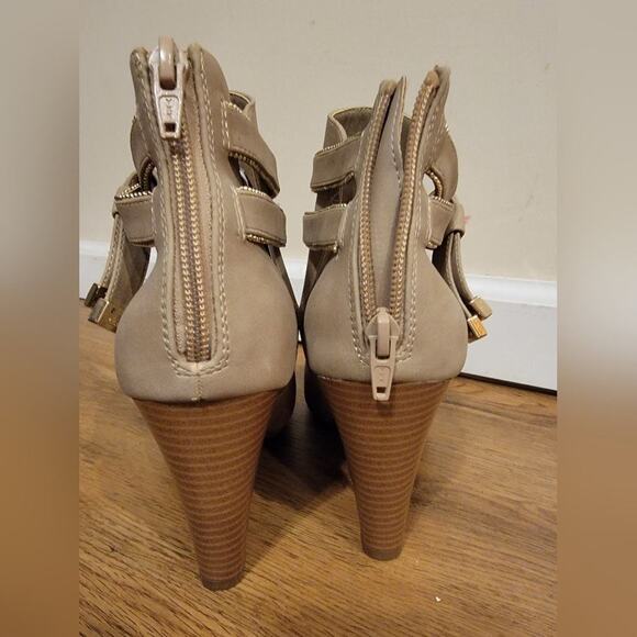 Jennifer Lopez High Heel Ankle Boots - Picture 4 of 7